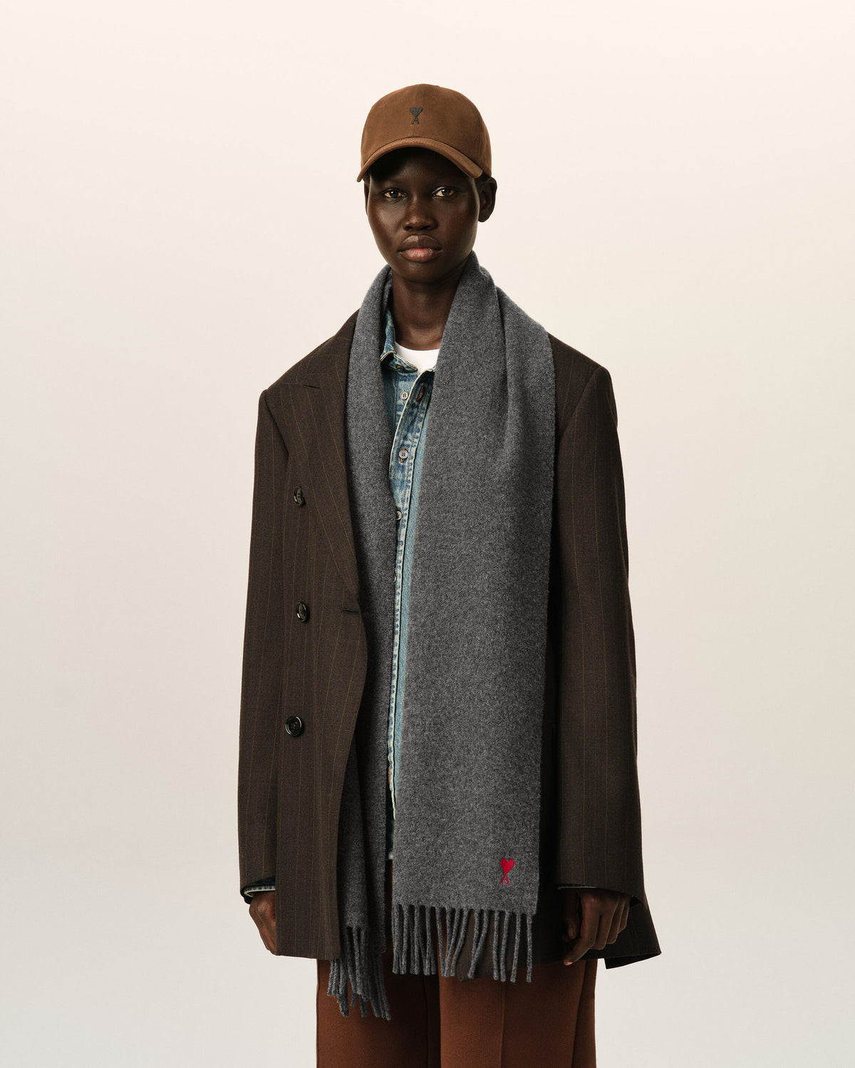 Grey wool scarf with Ami de Coeur - 5