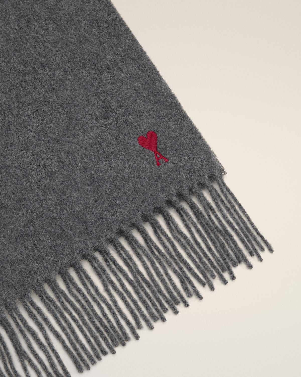Grey wool scarf with Ami de Coeur - 6