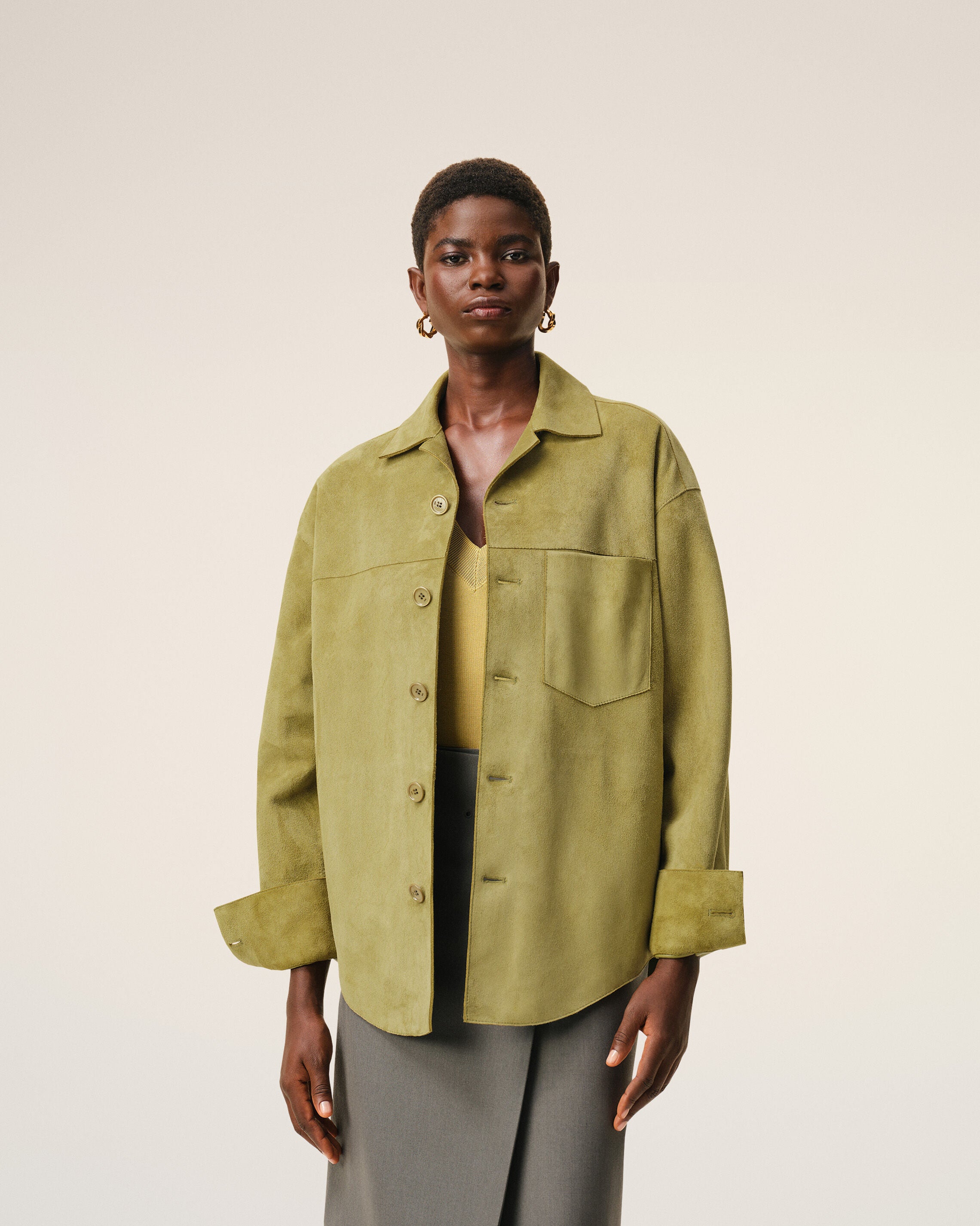 Sobrecamisa con botones de piel de cabra verde - 9