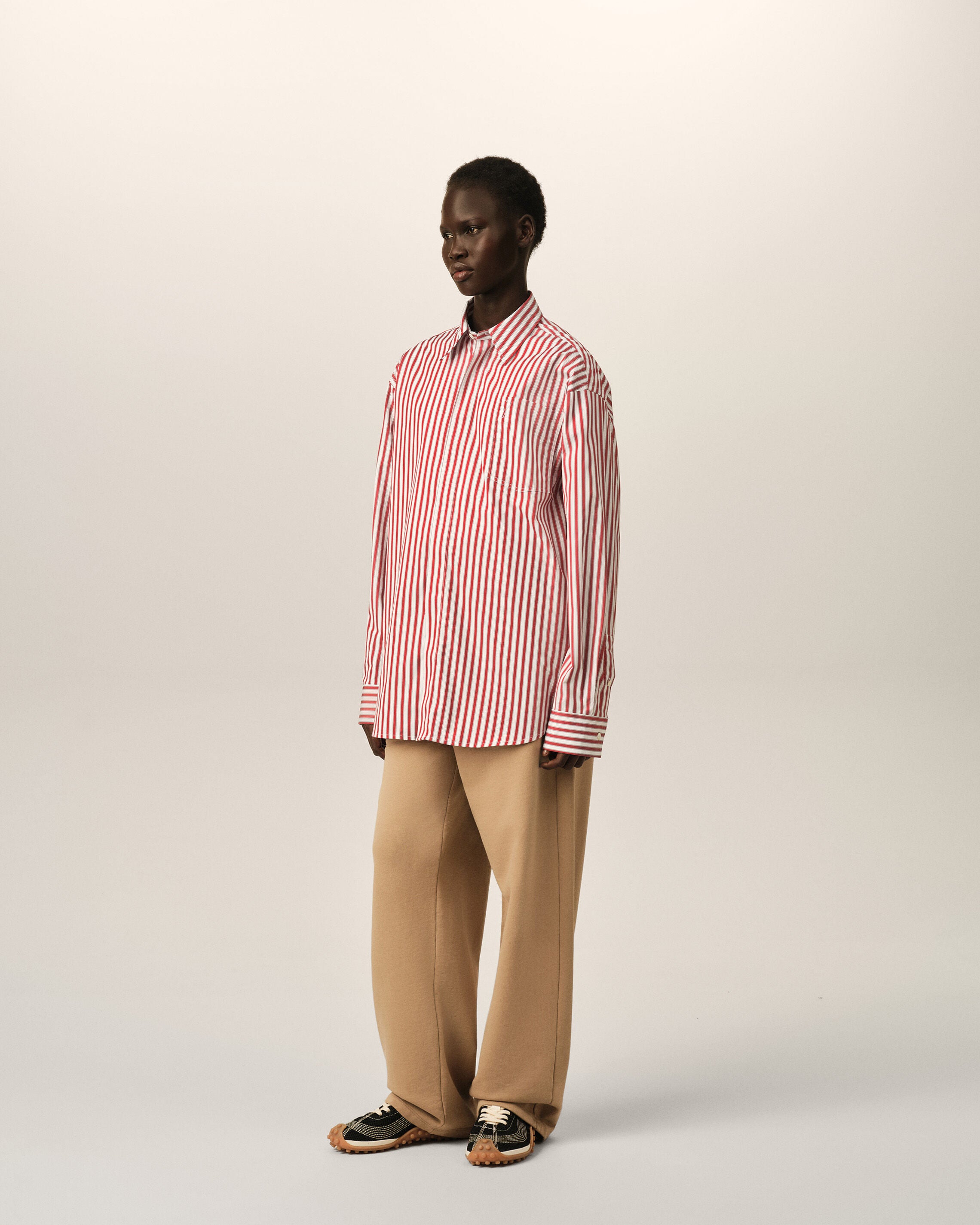 Camisa amplia de rayas rojas con Ami de Cœur en relieve - 13