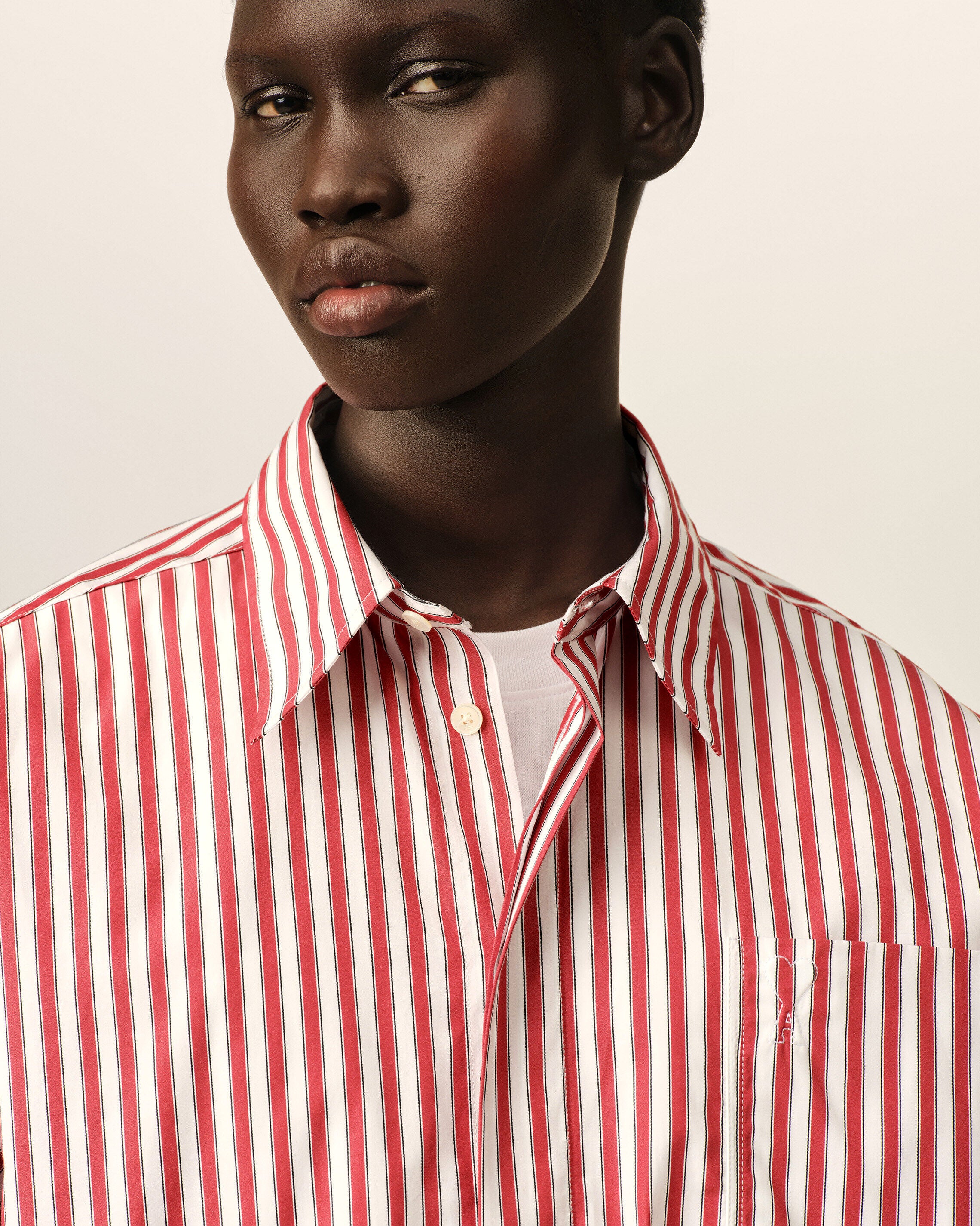 Camisa amplia de rayas rojas con Ami de Cœur en relieve - 11