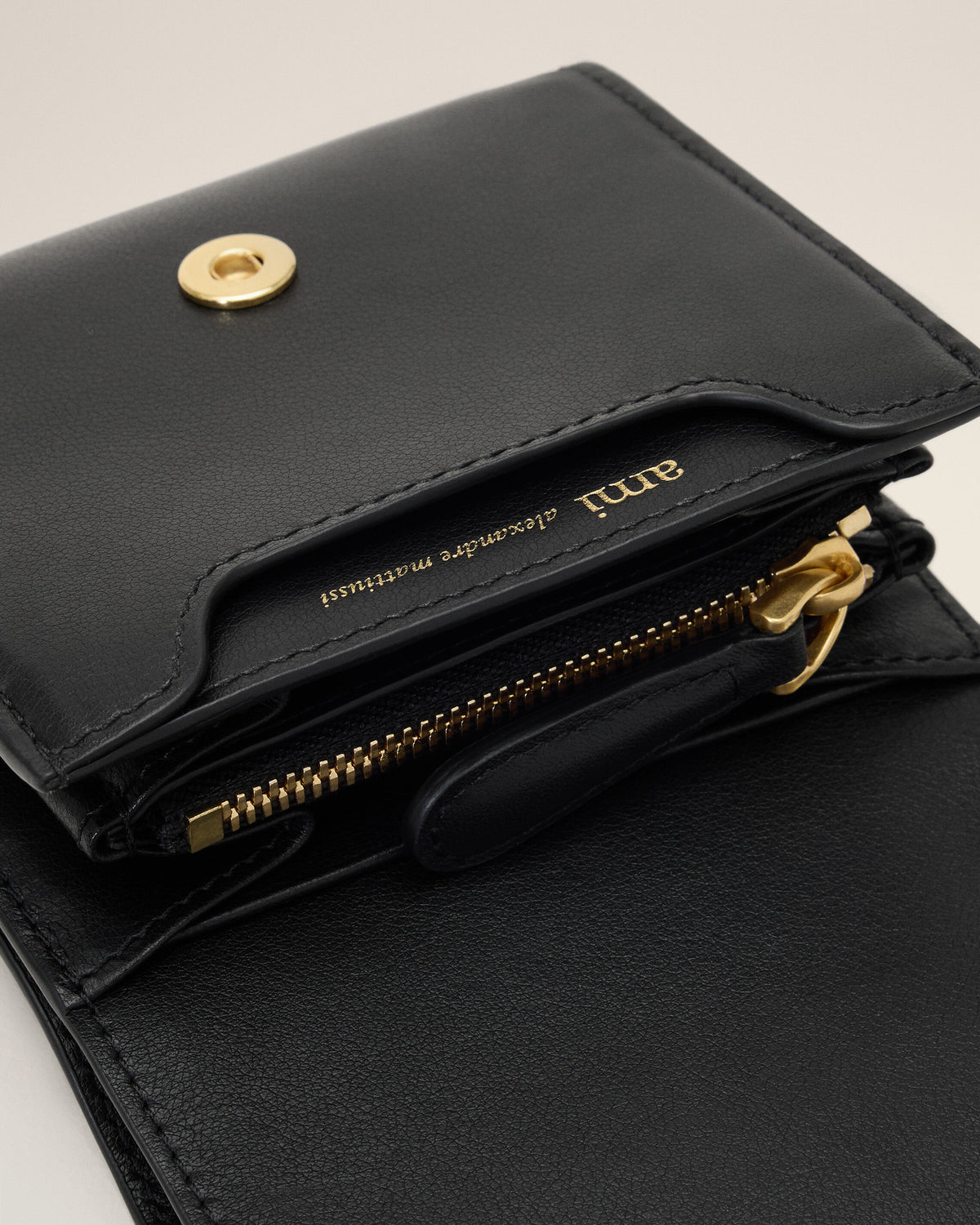 Cartera compacta Paris Paris de cuero de vaca negra - 6