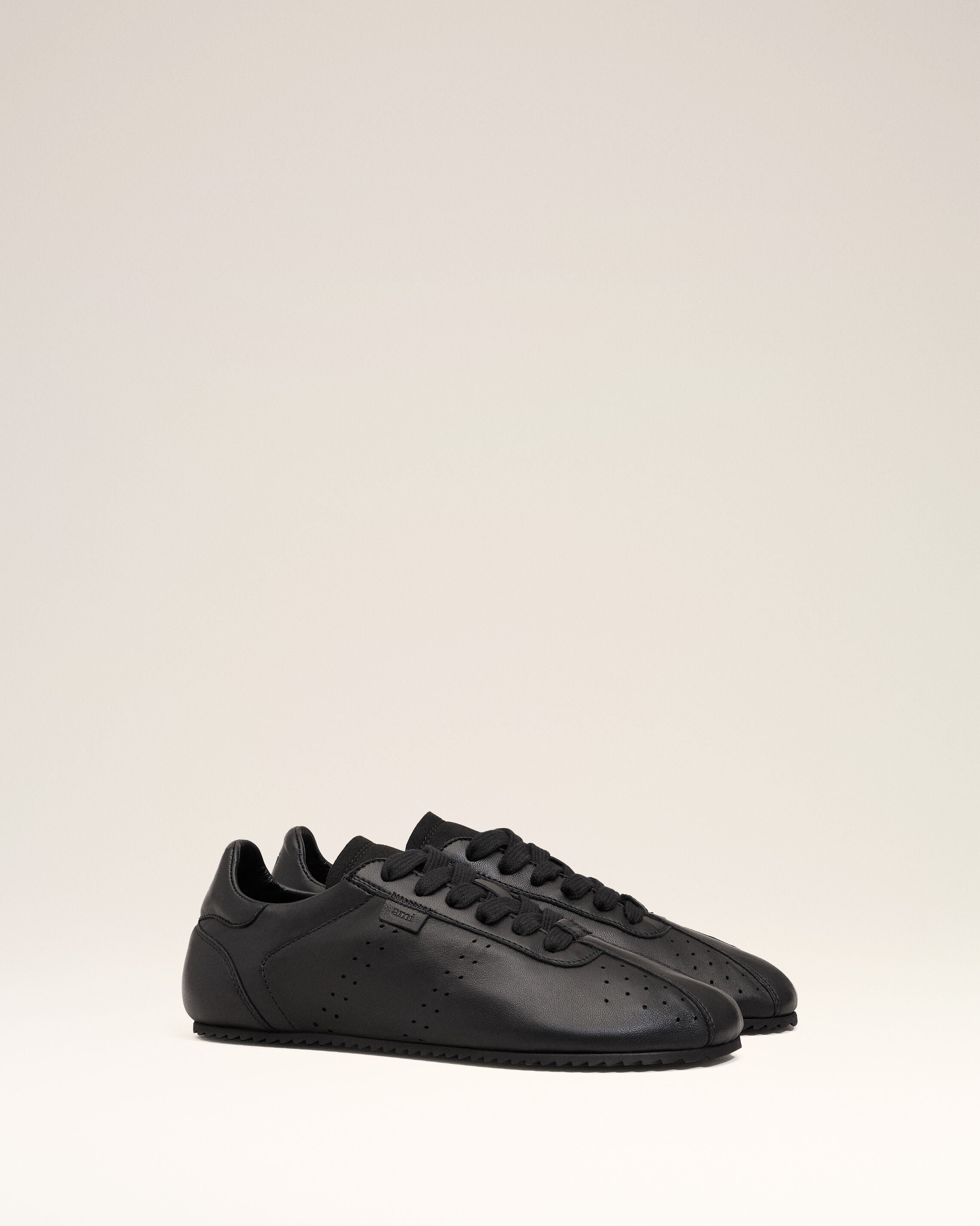 BLACK Black Smooth Leather Low Top Step Sneakers | AMI PARIS