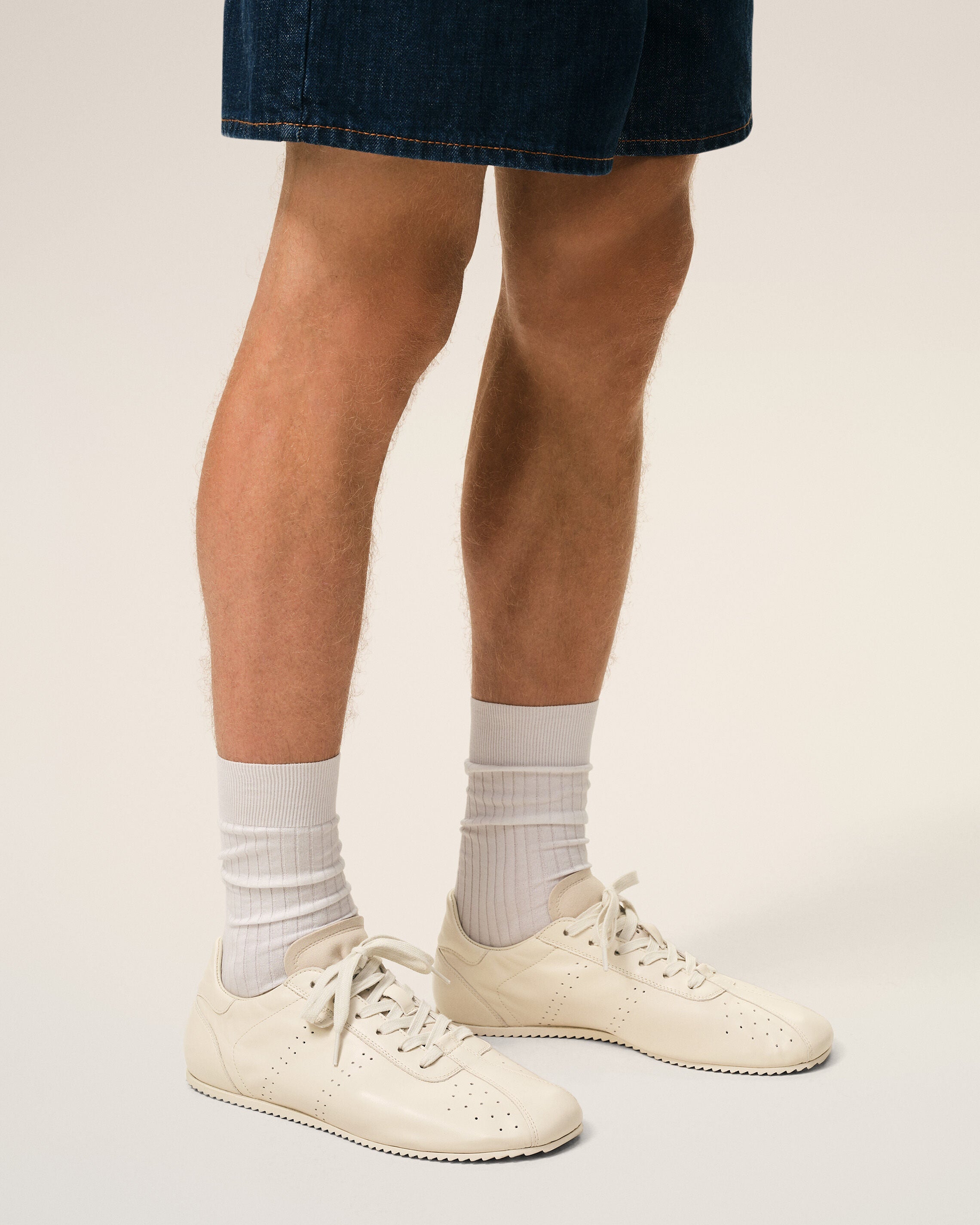 IVORY White Smooth Leather Low Top Step Sneakers | AMI PARIS