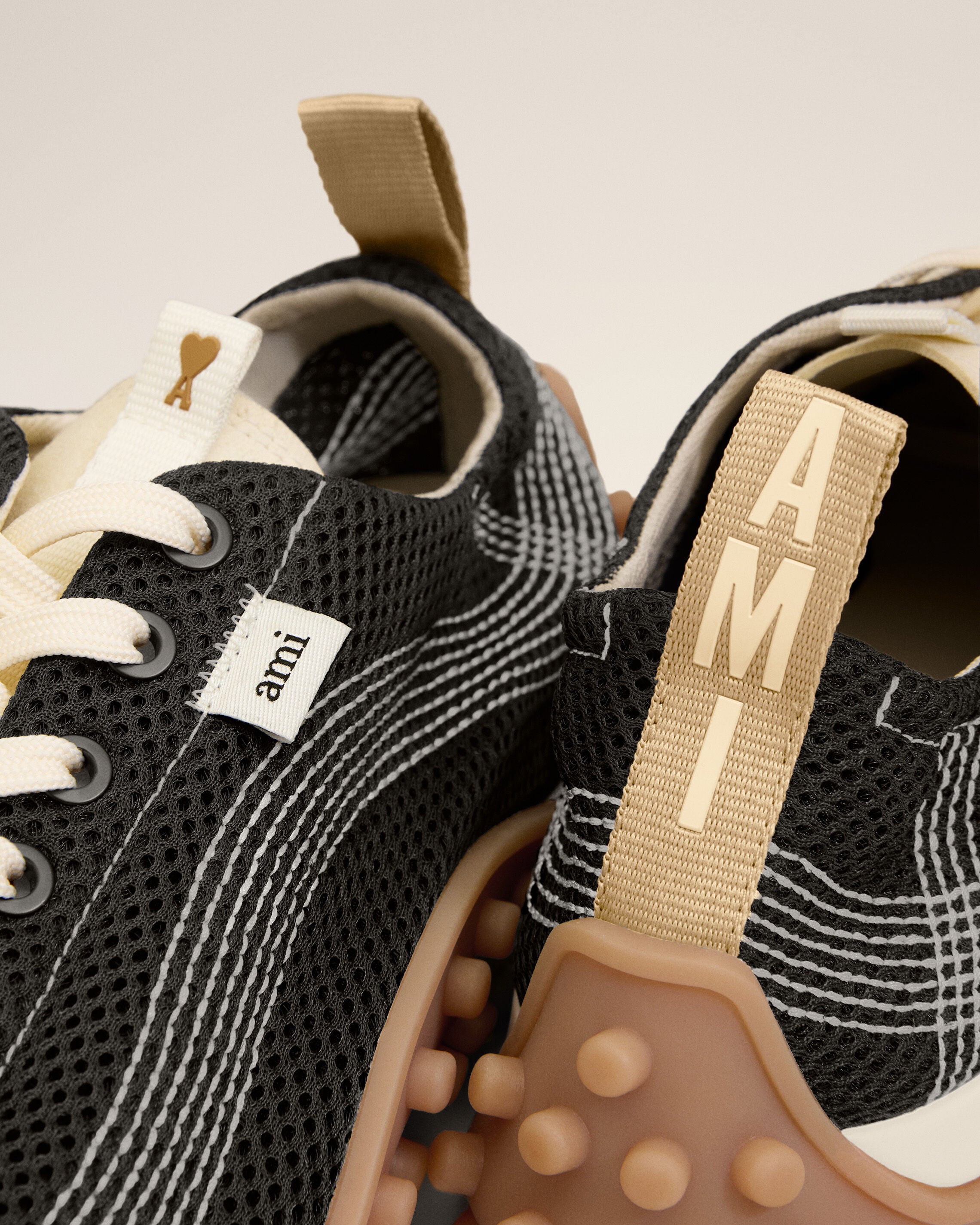 ブラック メッシュ Mirage ロートップ スニーカー | AMI PARIS
