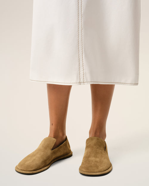                             Brown Cow Leather Midi Slippers - 3                         - Ami Paris