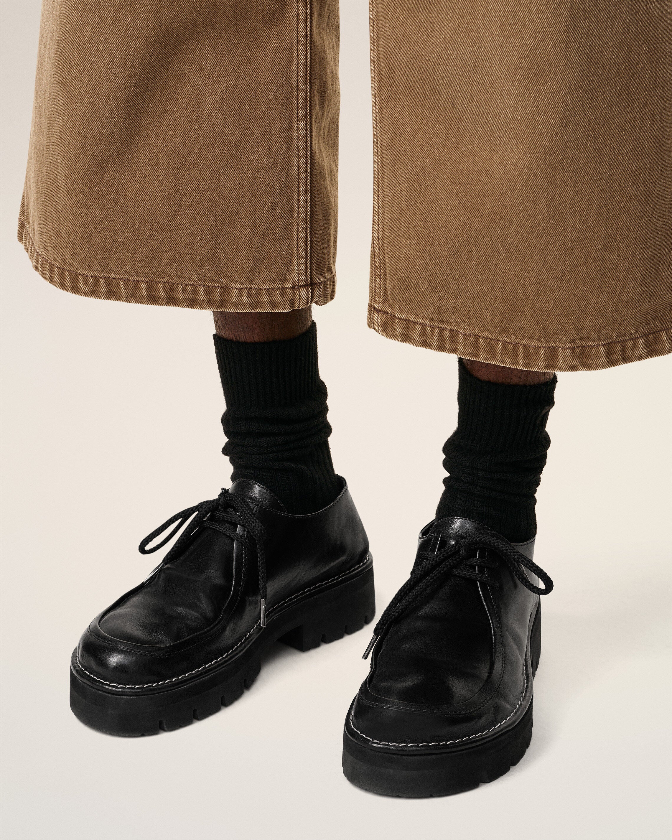 ブラック レザー アナトミカルトゥ ダービーシューズ ブラック | AMI PARIS