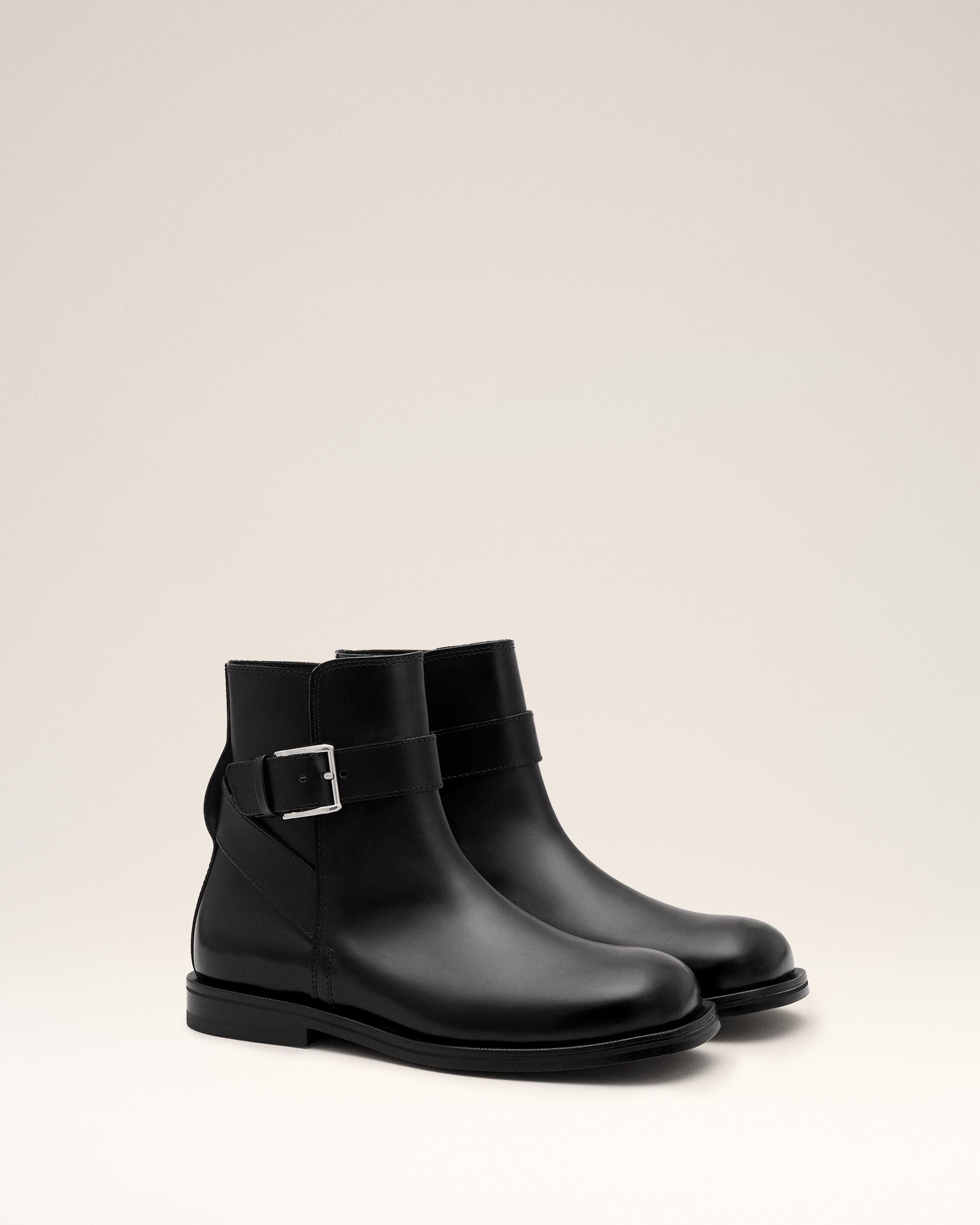 Stiefeletten aus schwarzem Leder mit Schnalle - 3