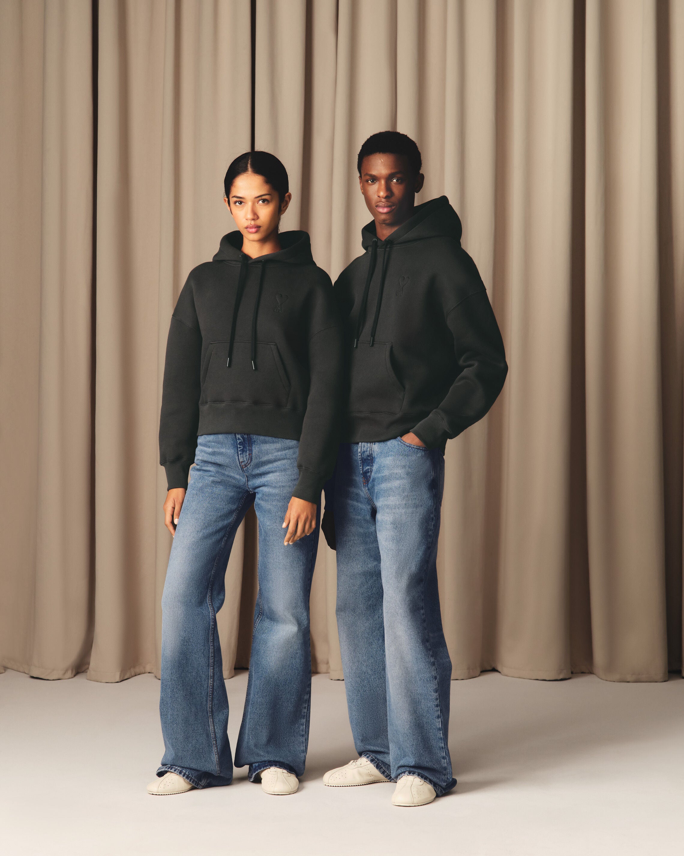 ブラック コットン Ami De Coeur パーカー アンスラサイト | AMI PARIS