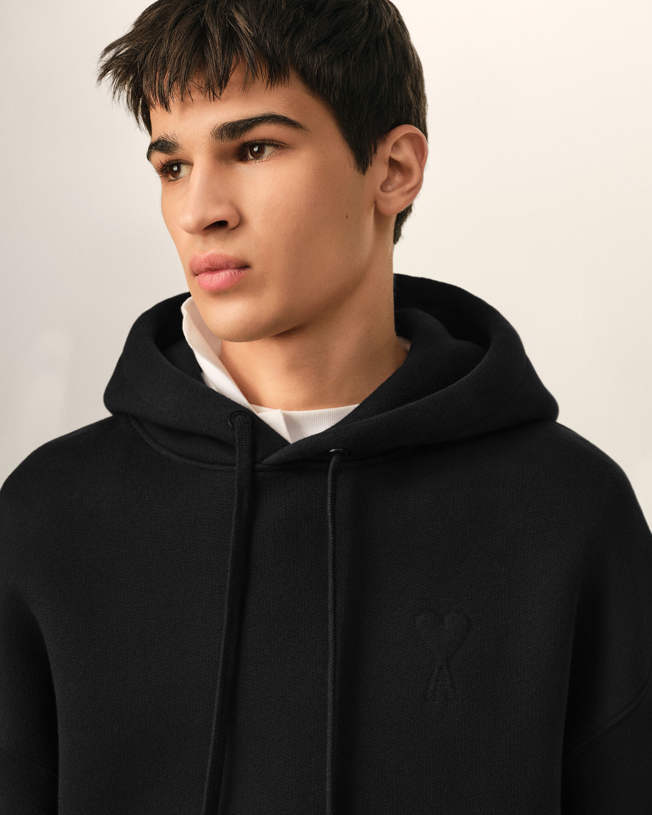 Black cotton hoodie with embossed Ami de Coeur - 4