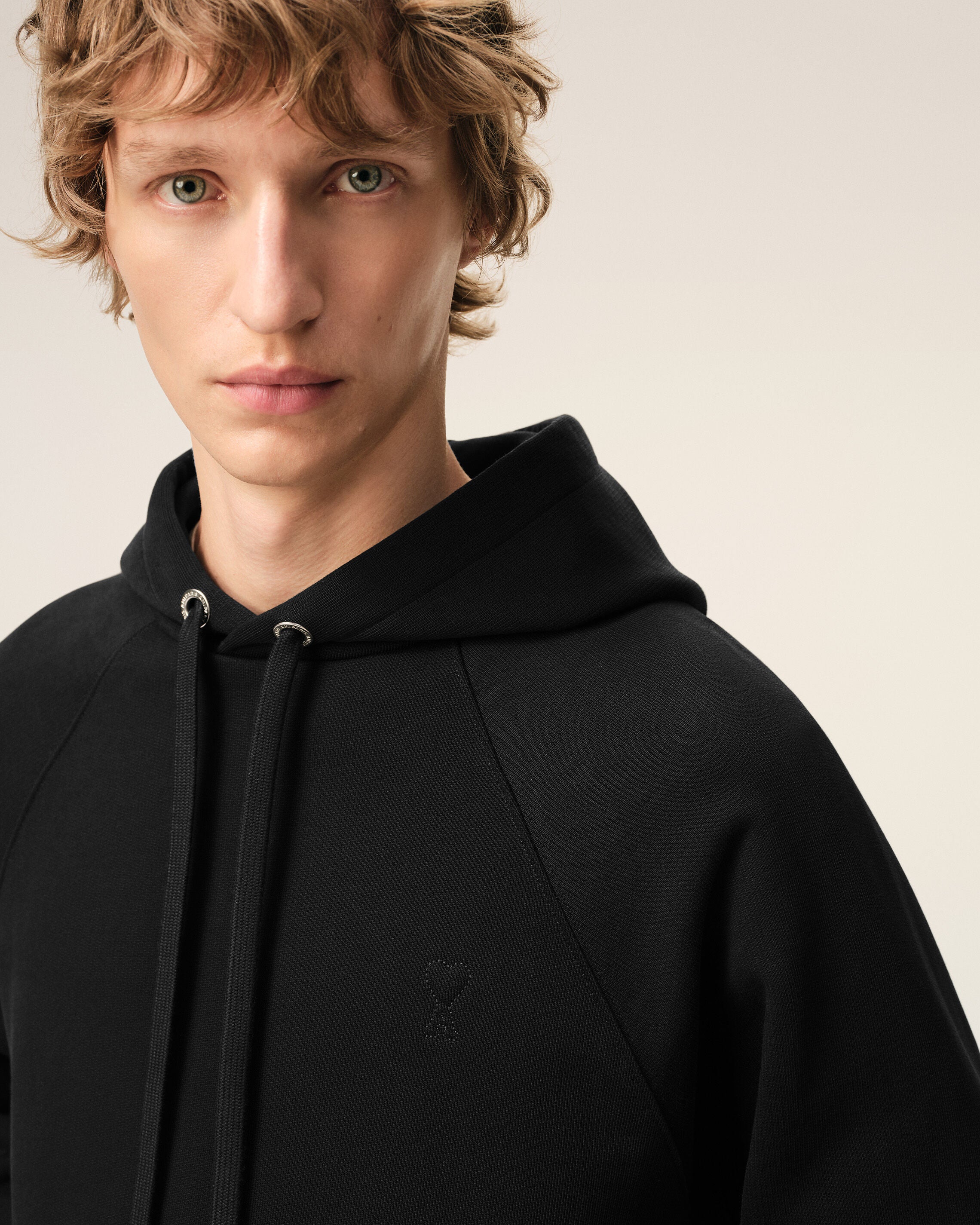Sudadera con capucha Ami de Cœur de algodón negro con relieve - 4