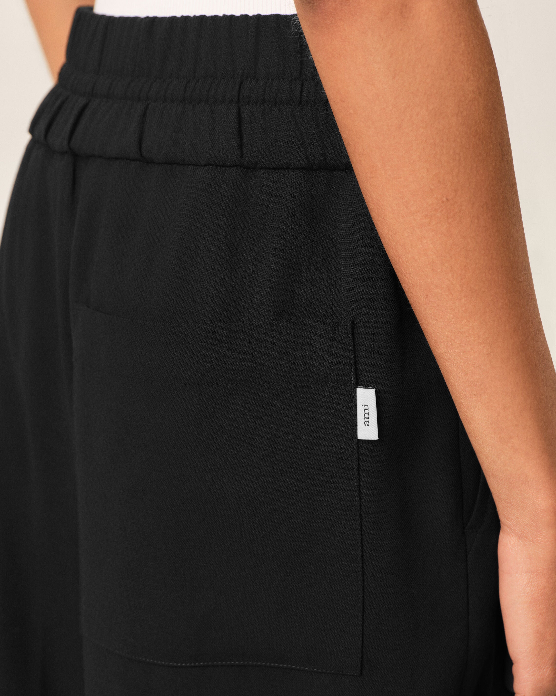 Black elasticated-waist wool trousers - 11