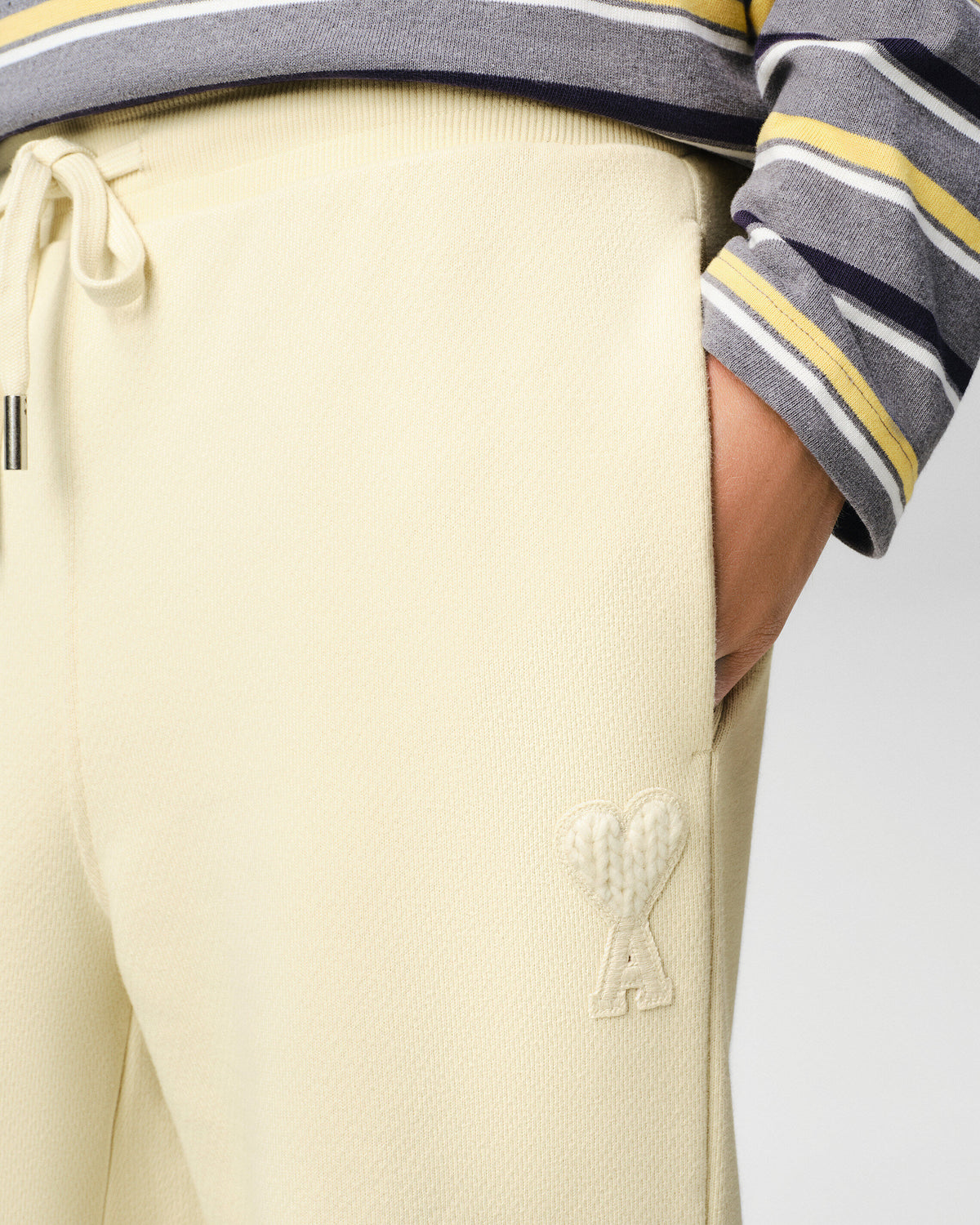 White cotton trackpants with Ami de Coeur patch - 5
