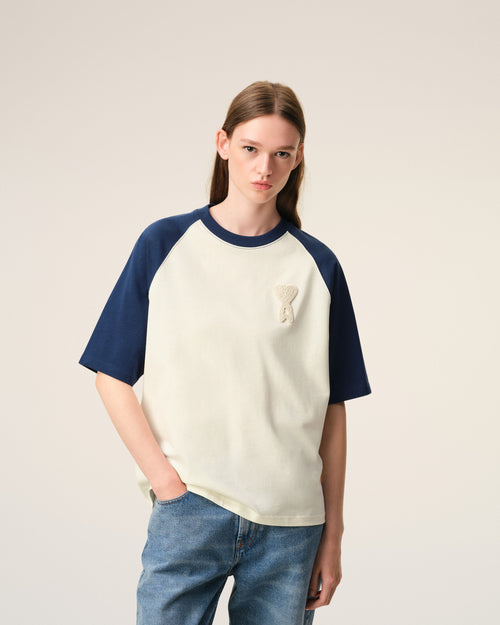 Weiß-blaues Baumwoll-T-Shirt mit gestricktem Ami De Coeur Aufnäher - 9 - Ami Paris