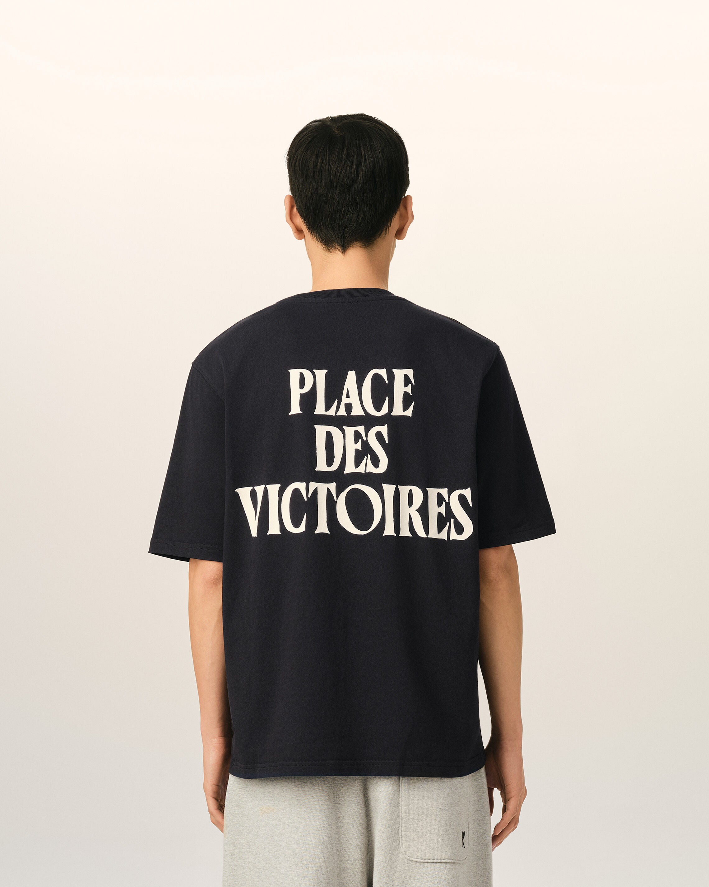 Schwarzes T-Shirt aus bedruckter Baumwolle "Place des Victoires" - 6