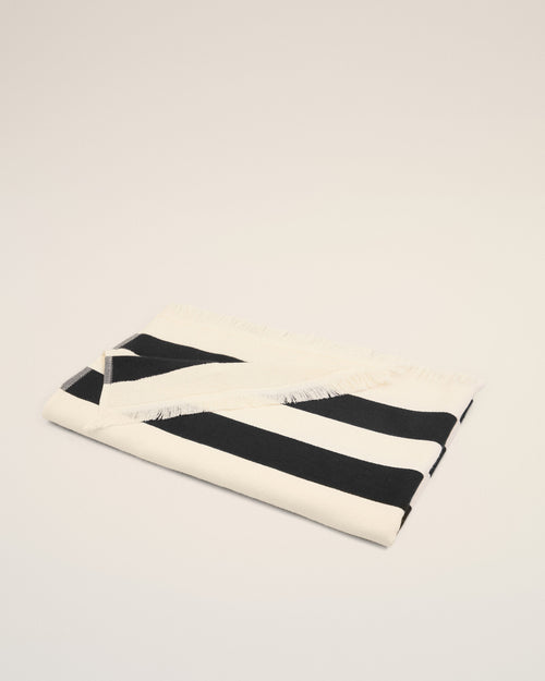Serviette De Plage Noire A Rayures en Coton - 2 - Ami Paris