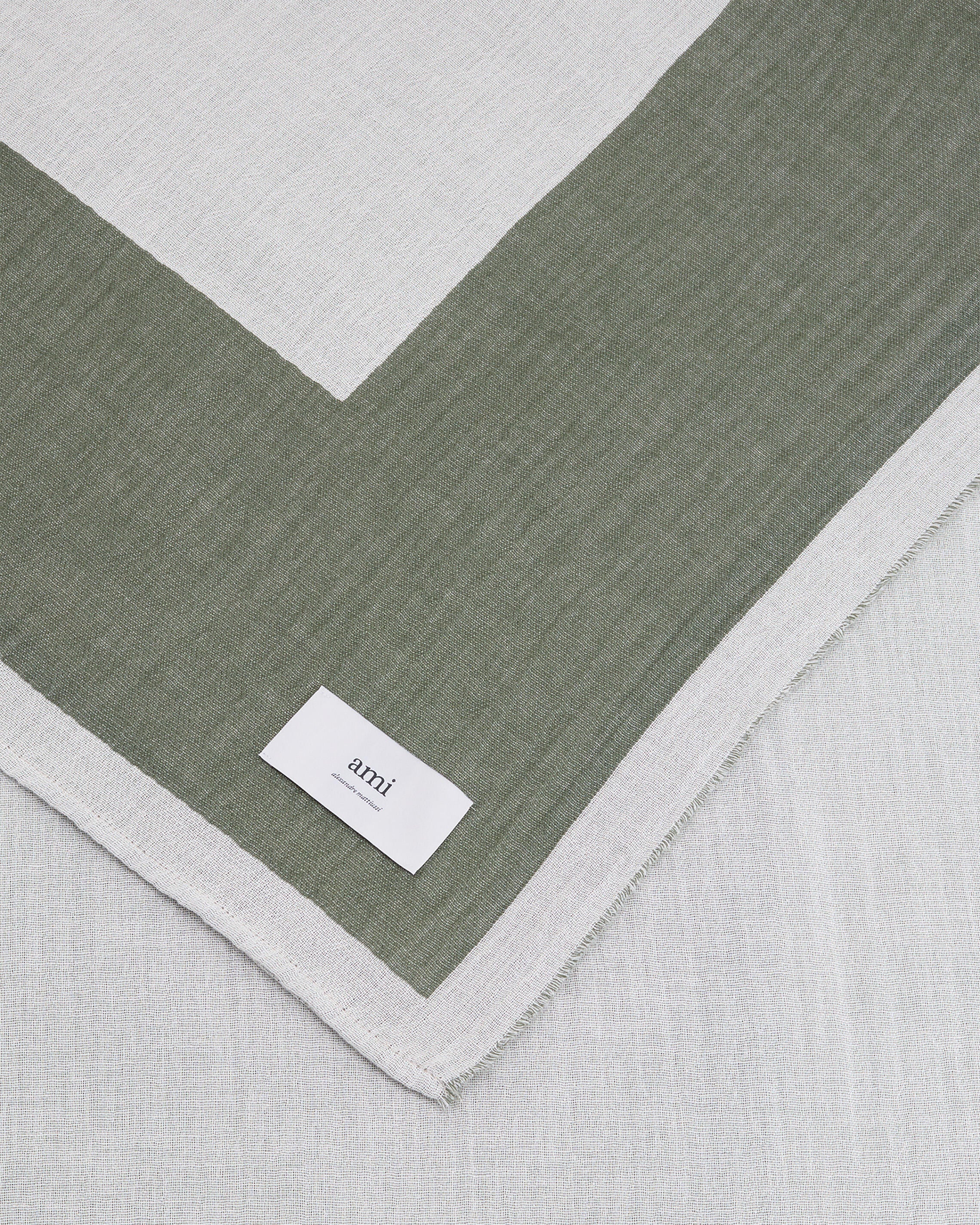 ブラック コットン バイカラー ビーチタオル 142 | AMI PARIS